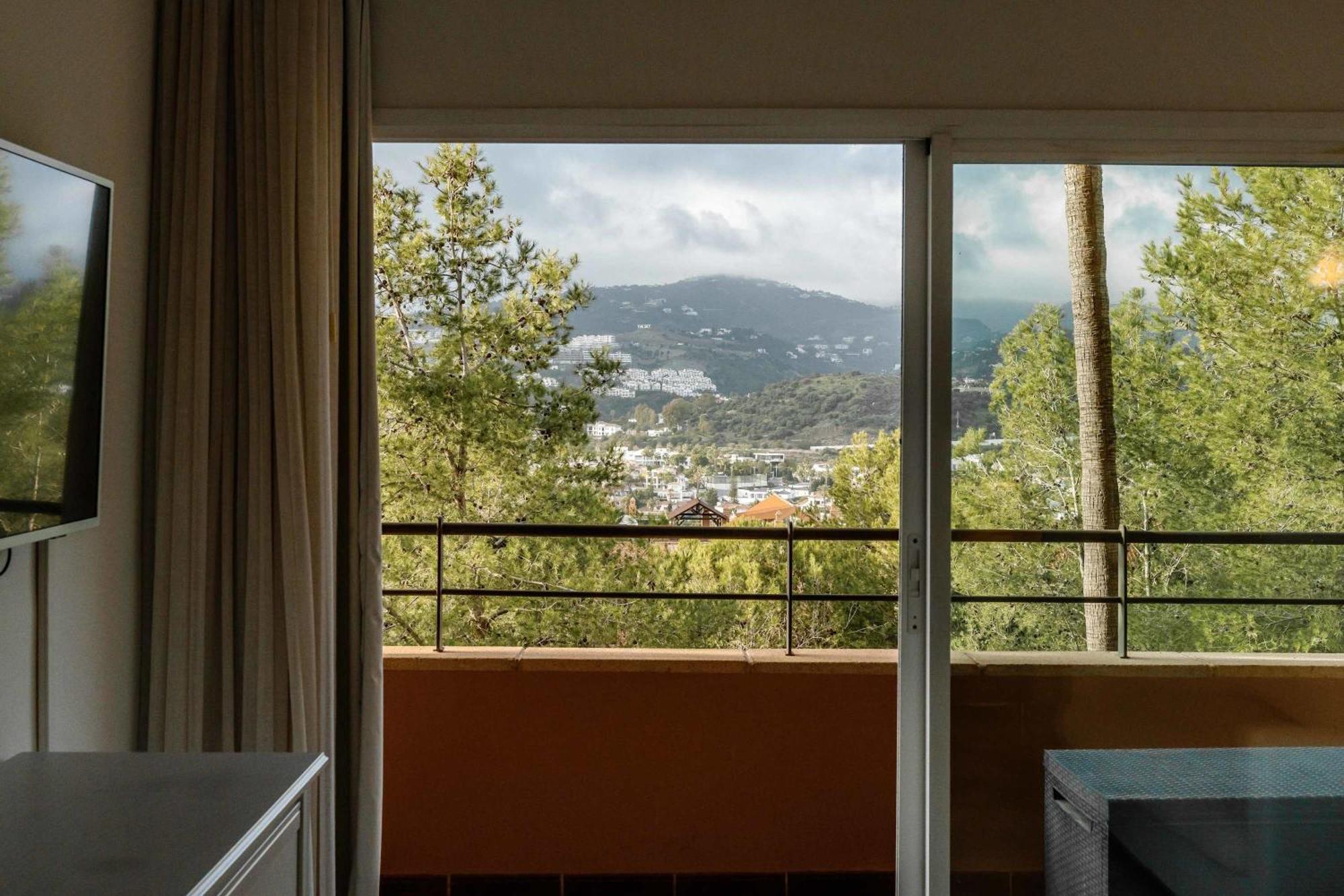 Magna Puerto Banus Family Only Apartment